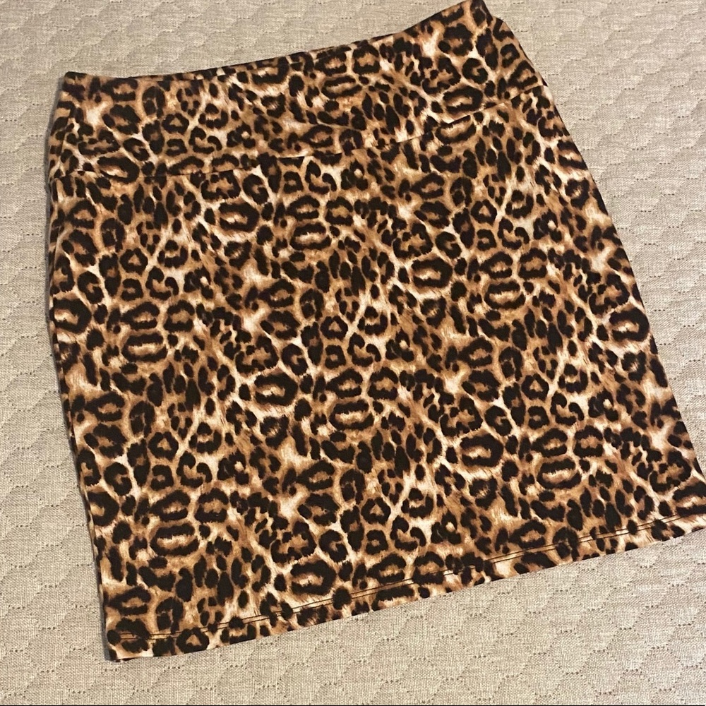 Forever 21 size M leopard print skirt